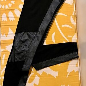 Cabi faux leather accent leggings, size small